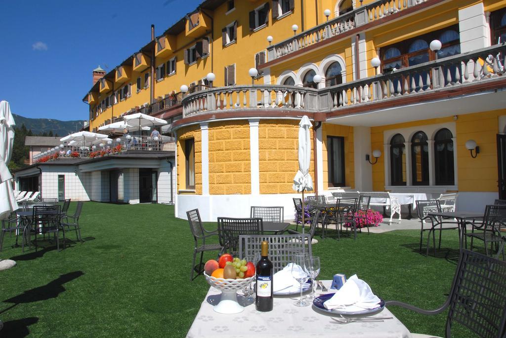 Grand Hotel Astoria Lavarone Exterior foto